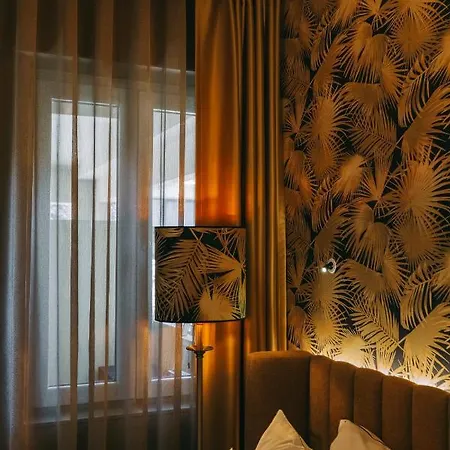 The Felix 10 Bed and breakfast 4*