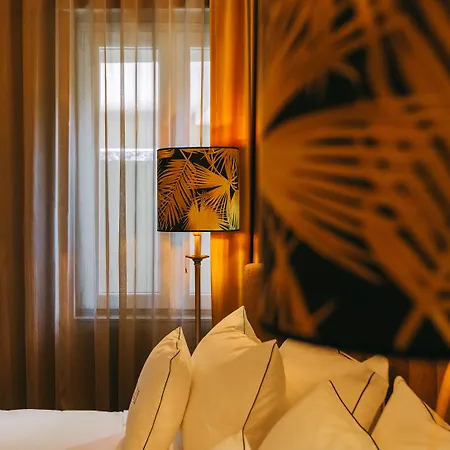 The Felix 10 Bed and breakfast